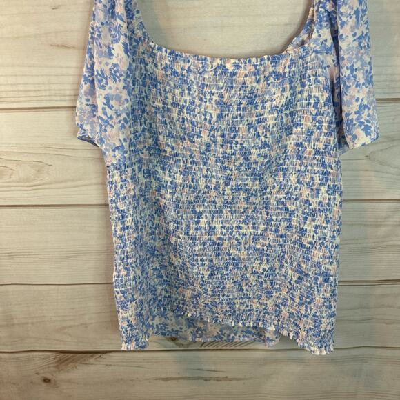 Lush Blue Floral Smocked Back Ruched Front Flutter Sleeve Blouse Size 2X - Picture 4 of 7